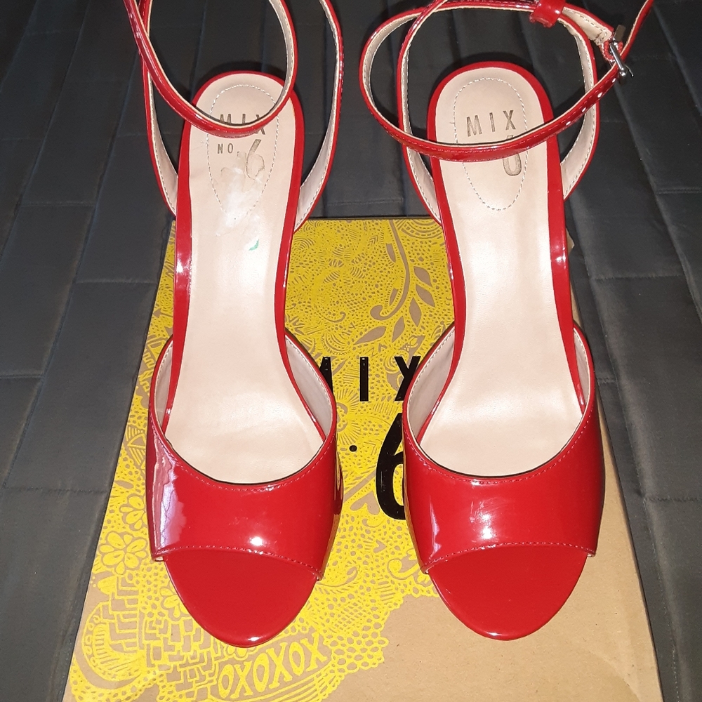 Heels - Picture 3 of 3
